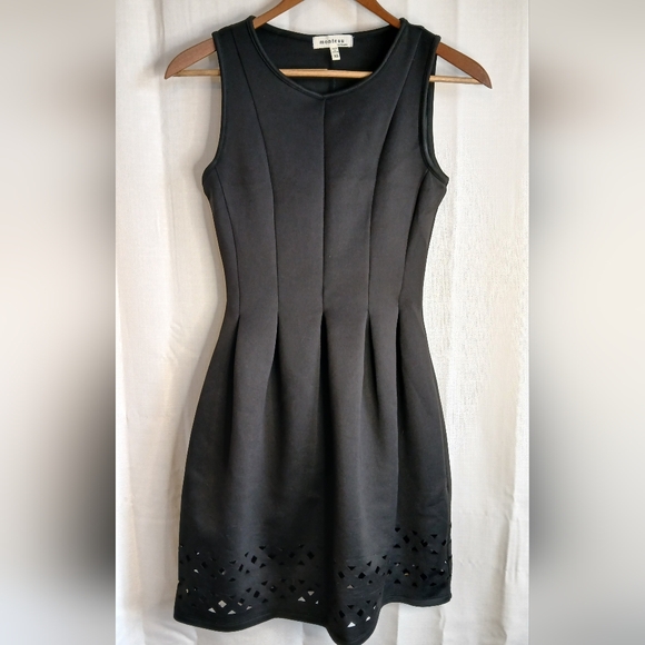 Monteau Dresses & Skirts - Elegant Black Sleeveless Dress